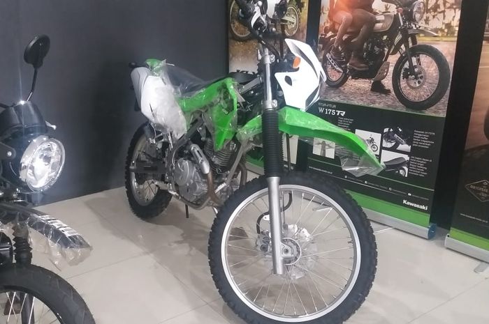 KLX 230 di dealer Kawasaki Kalimalang