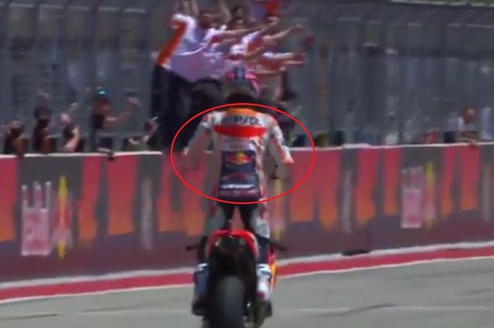 Lihat posisi tangannya Marc Marquez sebelum finish di MotoGP Amerika