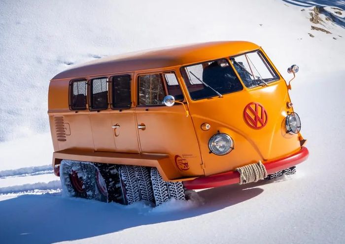 Modifikasi VW Kombi 1962 ditopang kaki-kaki ala roda tank siap melibas medan salju