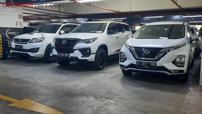 Toyota Fortuner VNT dan TRD Sportivo, Nissan Livina 2021 di Showroom Mobil Bekas Get Rich Auto