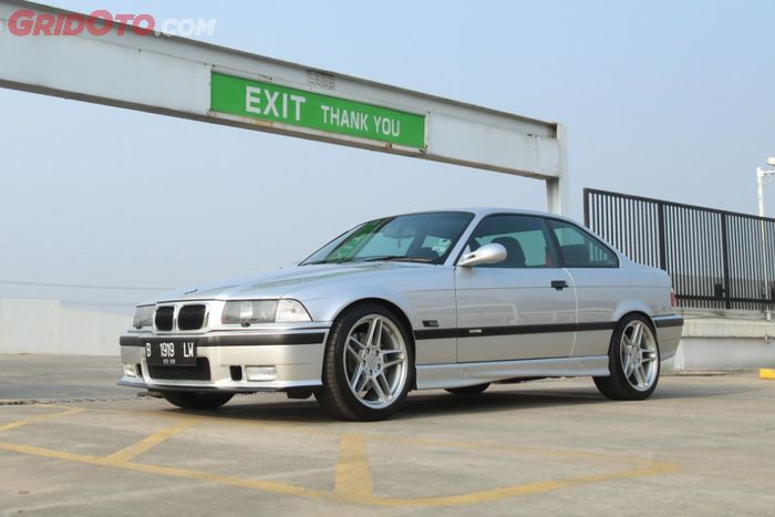 BMW 325i Coupe 1993, M3 Wannabe Inside Out