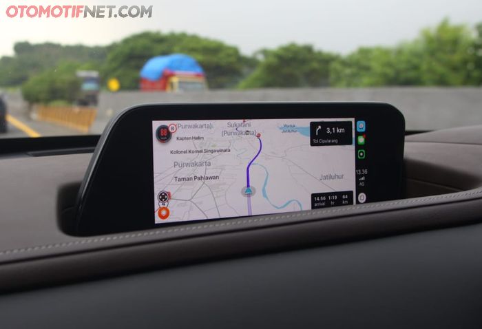 Mazda CX-30 dilengkapi headunit yang bisa digunakan mirroring sebagai GPS untuk Apple Carplay
