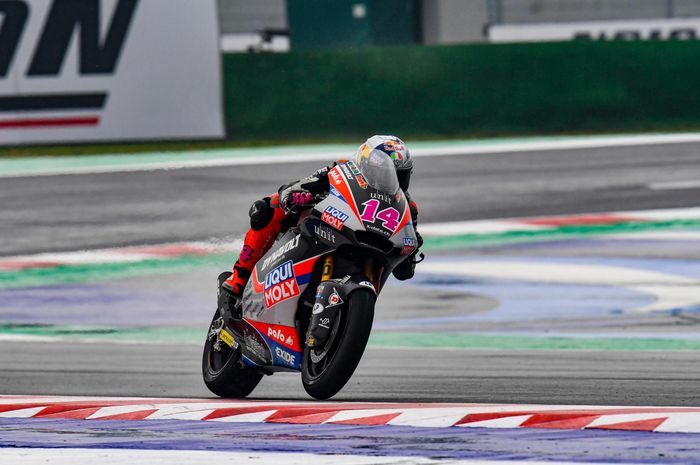 Tony Arbolino beri kejutan pada menit terakhir FP3 Moto2 Emilia Romagna 2021. Ia menggeser tipis Marco Bezzecchi dari posisi puncak. 