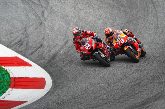Andrea Divizioso dan Marc Marquez bertarung di tikungan terakhir sirkuit Red Bull Ring, MotoGP Austria 2019 