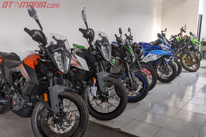 Deret motor sewaan yang disediakan riple Motorental &amp; Tourings