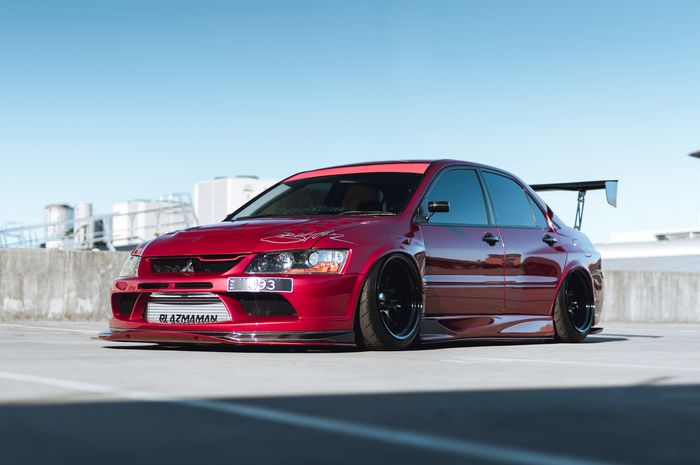 Modifikasi Mitsubishi Lancer Evolution IX tampil bergaya street racing