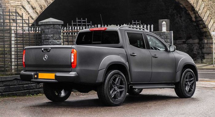 Tampilan belakang Mercedes-Benz X-Class hasil garapan Kahn Design