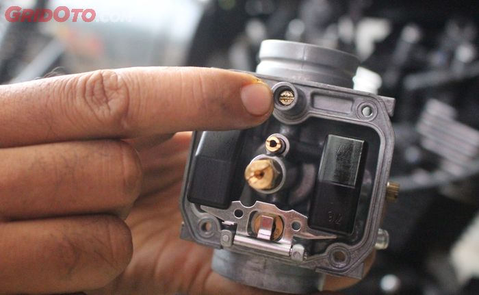 Setelah pakai spuyer Suzuki Satria, setelan angin disesuaikan, putar ke kiri sekitar 3 putaran penuh