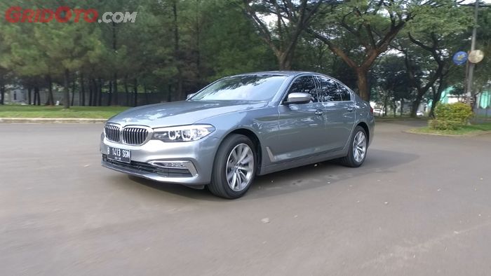 Handling BMW 520i juga terasa tajam