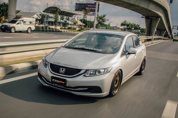 Modifikasi Honda Civic FB tampil racing minimalis asal Thailand