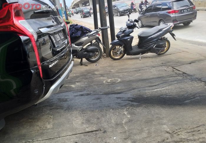 Asap hitam knalpot mesin diesel