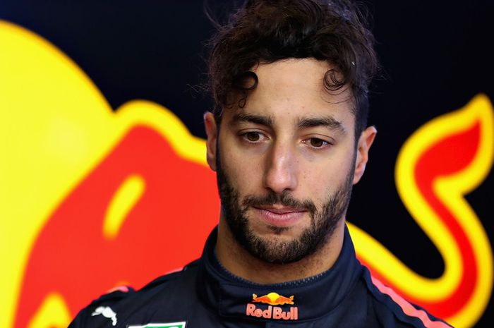 Daniel Ricciardo masih berada di tim Red Bull Racing hingga akhir musim 2018