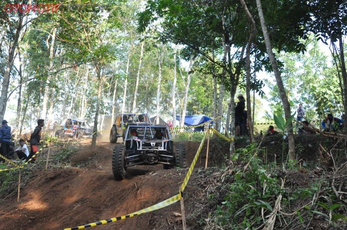 Kelas Tim Kejurnas Adventure Off-road Tak Kalah Seru, Banyak Yang Klontang 