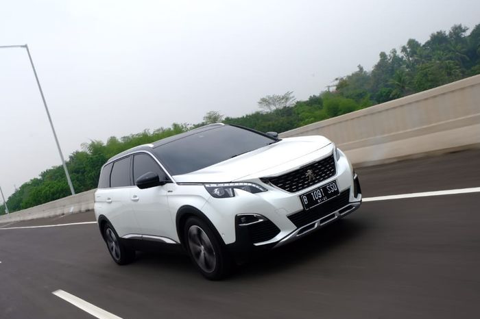 Road noise Peugeot 5008 kecepatan 60 km/jam cukup baik