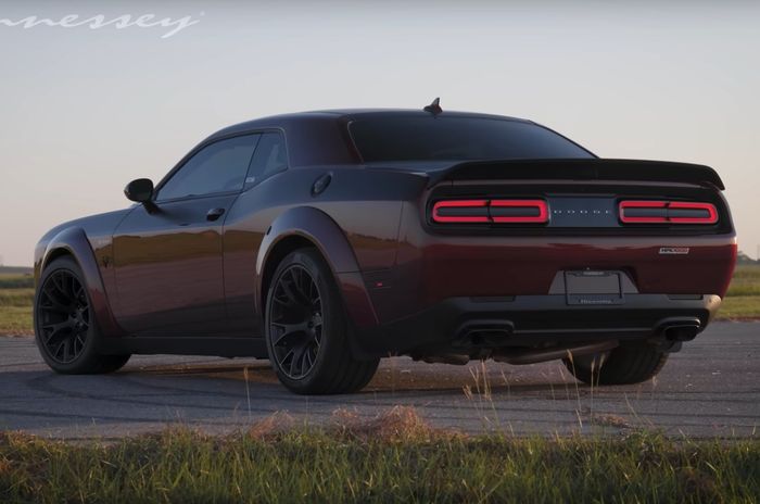 Modifikasi Dodge Challenger Hellcat Jailbreak makin beringas usai dioprek Hennessey