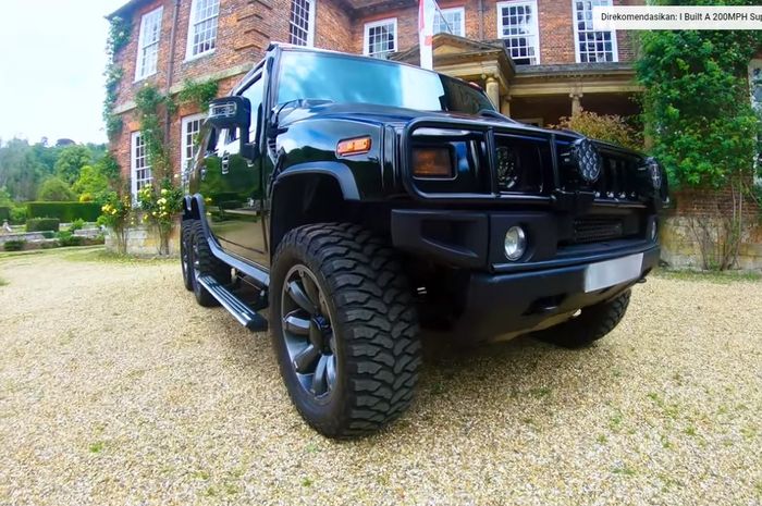 Tampilan depan Hummer H2 dengan enam roda