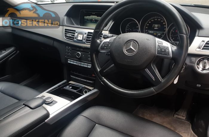 Desain dasbor Mercedes-Benz E200 W212 2015 eks taksi Silver Bird