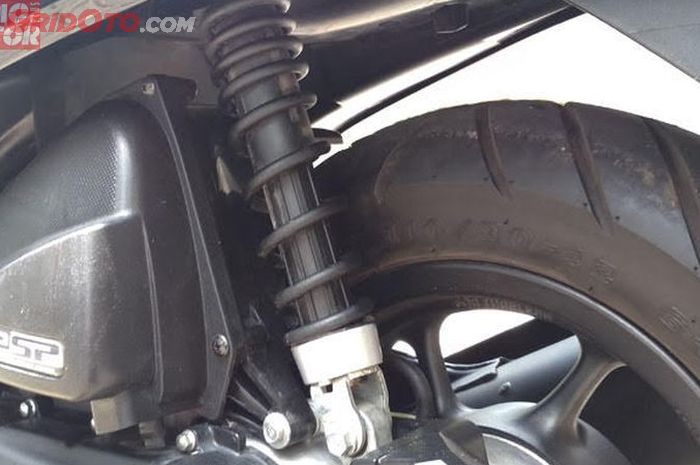 Bikers Yuk Kenali Gejala Shockbreaker Belakang Motor Bocor Gridoto Com Bikers Yuk Kenali Gejala Shockbreaker Belakang Motor Bocor Gridoto Com