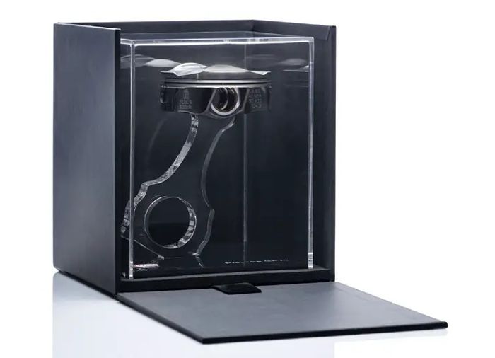 Ducati menjual komponen mesin Desmosedici GP untuk para penggemar