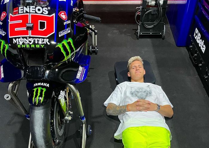 Fabio Quartararo bobok bareng Yamaha YZR-M1 