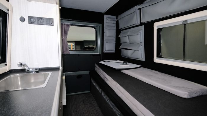 Puch G dimodifikasi Lorinser-Classic menjadi motorhome 