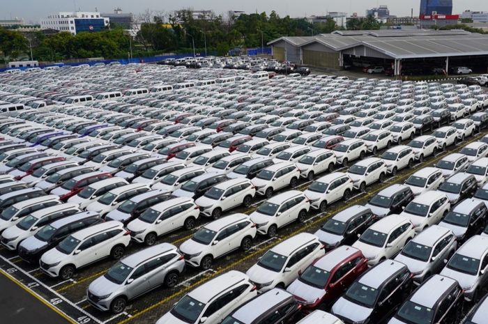 (ilustrasi) Stock yard Daihatsu. Pabrik Daihatsu Indonesia tetap berproduksi memenuhi kebutuhan domestik dan ekspor