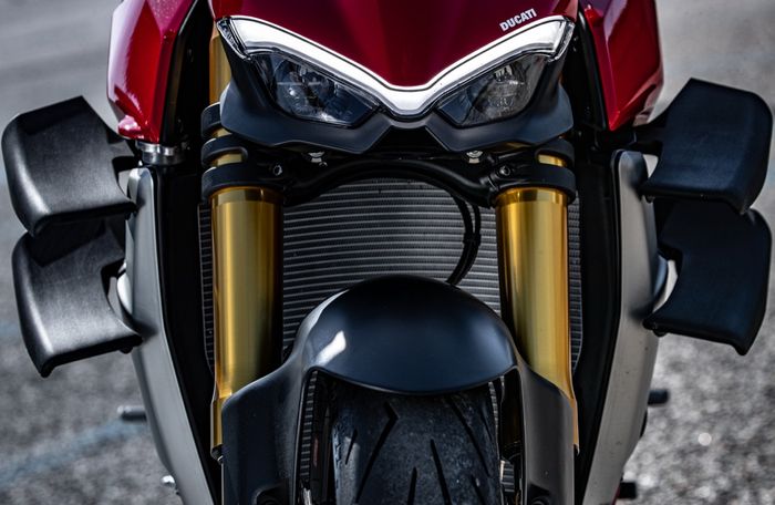 Biplane Wings pada Ducati Streetfighter V4 dan V4S