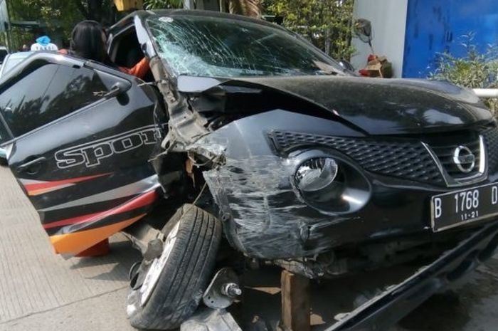 Ilustrasi Kecelakaan. Nissan Juke B 1768 DT yang ditumpangi artis Anisa Bahar mengalami kecelakaan