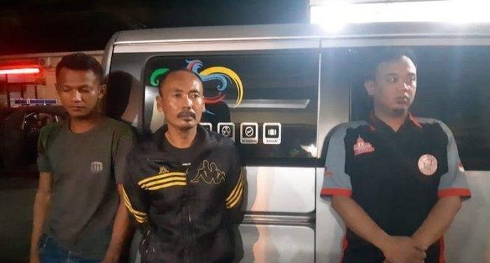 Polisi mengamankan pengemudi travel gelap berinisal GW (26)yang membawa 4 orang pemudik dari daerah Jakarta