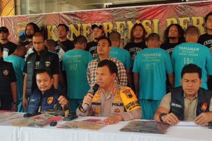 Gaji debt collector di semarang tembus Rp 30 juta per bulan. Masih ditambah upah narik per mobil