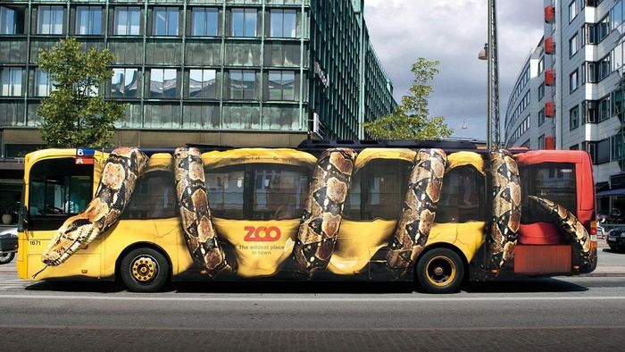 Bus untuk iklan kebun binatang di Denmark