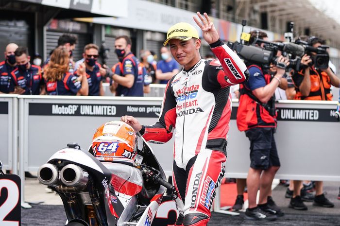 Mario Aji membuat sejarah dengan menempati posisi tiga kualifikasi Moto3 Indonesia 2022 di sirkuit Mandalika