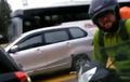 Waduh, Video Ada Bule Nyasar Naik Motor Masuk Jalan Tol Kapuk