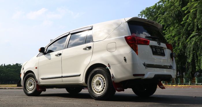 Toyota Kijang Innova Rally Look