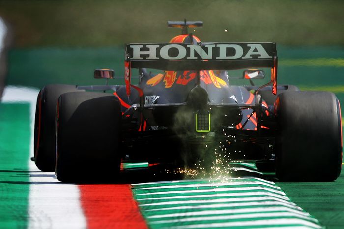 Max Verstappen berjuang pada sesi kualifikasi terakhir F1 Emilia Romagna 2021