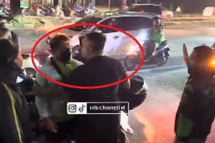 Youtuber Laurend Hutagalung lagi-lagi terlibat cekcok dengan oknum ojol. Kali ini terjadi di Bogor