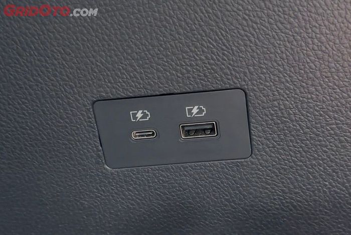 Port USB type C dan type A di semua baris Mitsubishi Destinator 