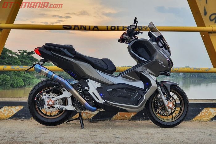 Honda ADV 150 milik Ali, tampil dengan ubahan monoshock.