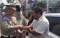Razia Yang Mengagetkan, Enggak Disangka Petugas Mau Memberi Hadiah