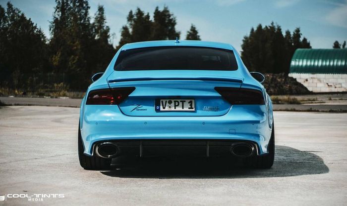 Tampilan belakang modifikasi Audi A7 berkelir biru