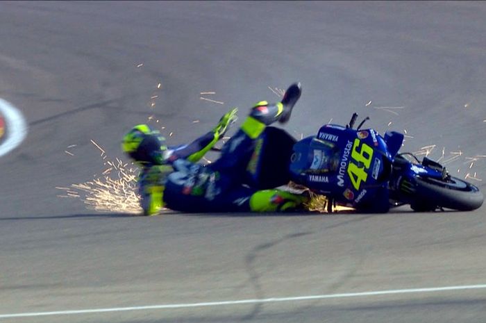 Valentino Rossi crash di tikungan kedua saat FP3 MotoGP Aragon