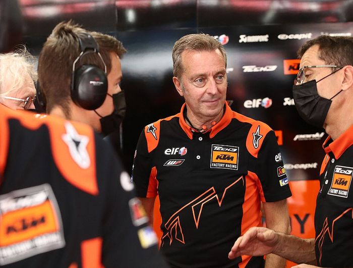 Bos KTM Tech3 mengatakan ada tiga pembalap yang masih berpeluag jadi reka setim Remy Garder di MotoGP 2022