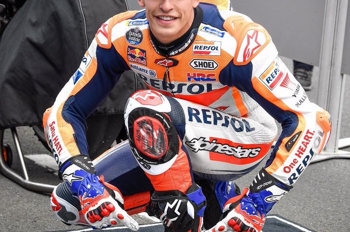 Marc Marquez pakai 'jimat' legenda sarung tangan dan sepatu booth replika Michael Doohan di MotoGP A