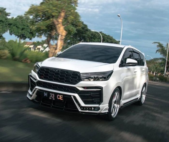 Modifikasi Toyota Innova Reborn milik Agusienz masih berlanjut