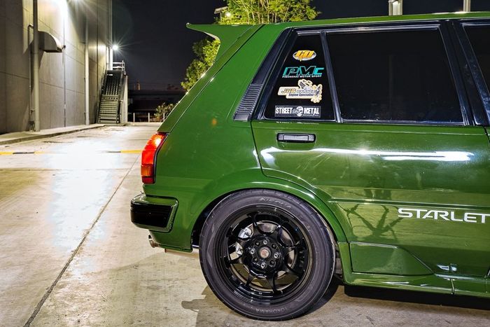 Modifikasi Toyota Starlet kotak pasang pelek Weds Sport TC05 ukuran 15x6,5 inci 