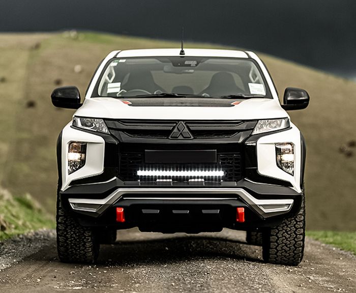 Tampilan depan modifikasi Mitsubishi Triton dipoles Retro Vehicle Enhancements (RVE)