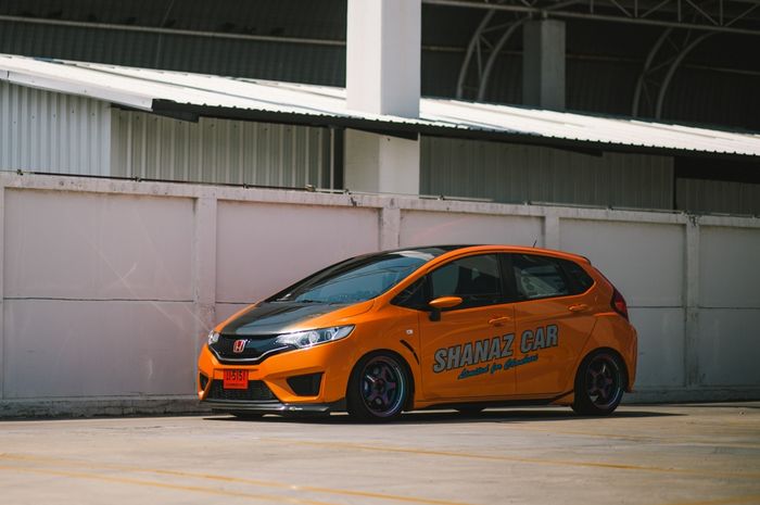 Modifikasi Honda Jazz Gk5 tampil mencolok pakai kelir oranye