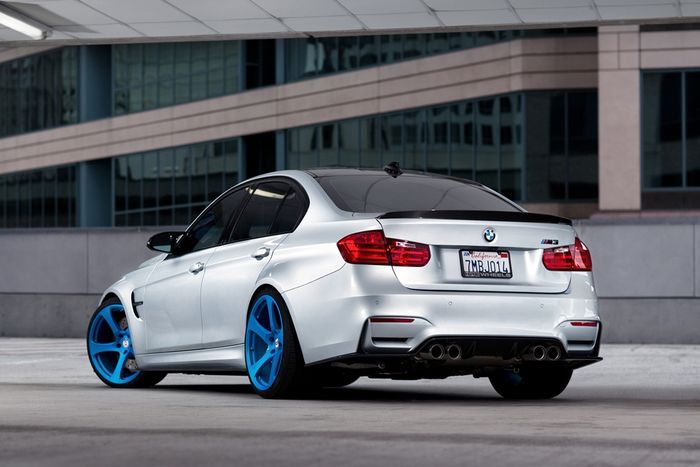 BMW M3 pakai pelek HRE Wheels