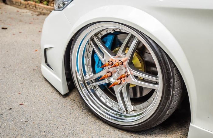 Honda Accord lama pasang pelek W Work Durandal DD ukuran 20 inci