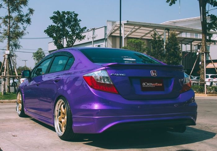 Modifikasi Honda Civic FB dibalut kelir ungu dan pasang body kit minimalis